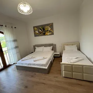 Bujtina Celiku , Burrel Albanië