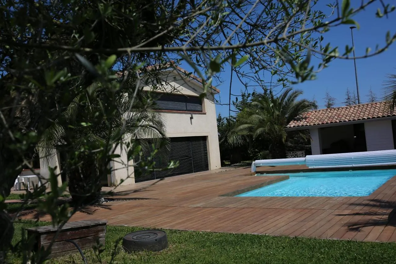 Homestay Loption Apartment Carbonne