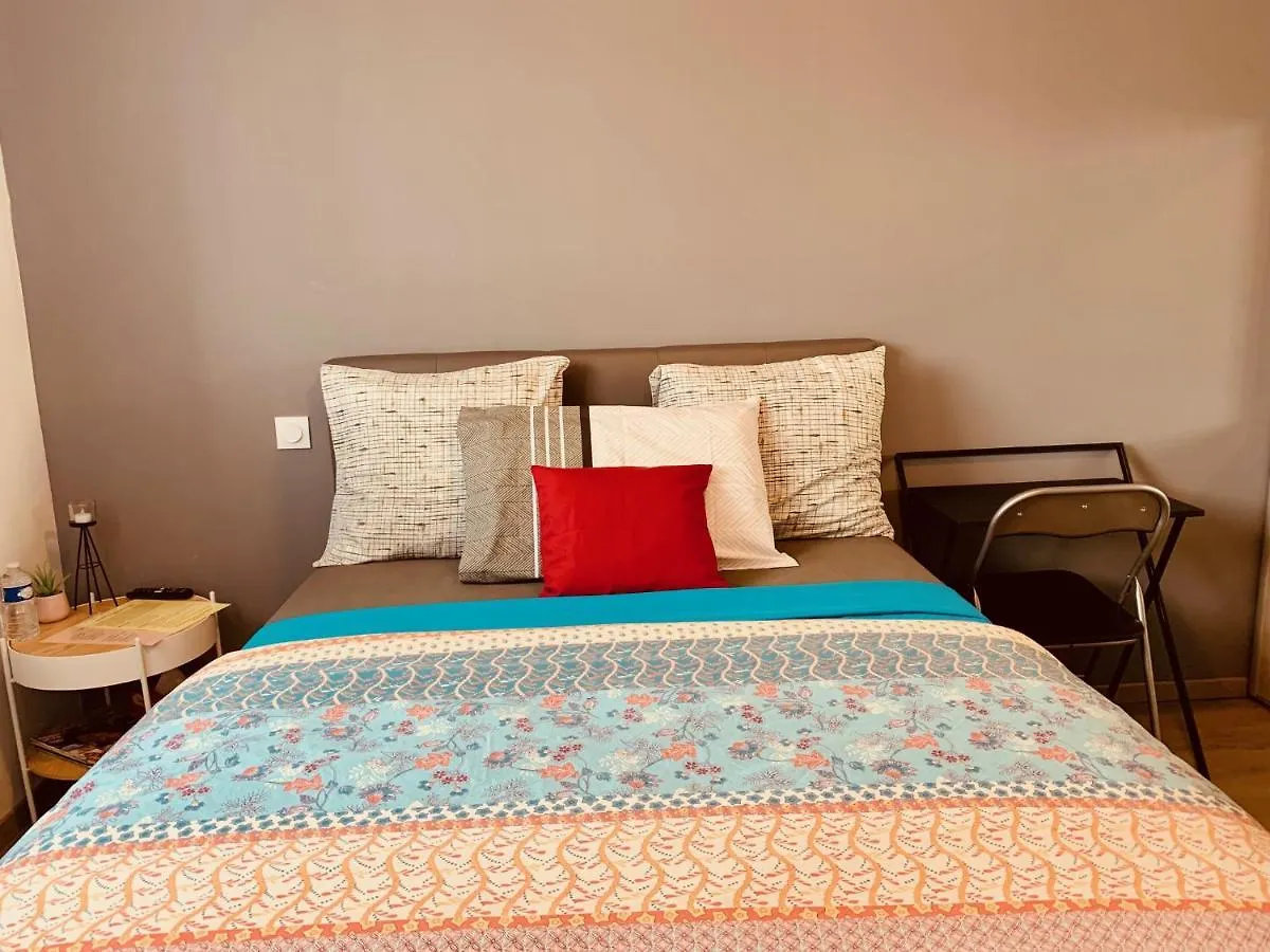Homestay Loption Apartment Carbonne